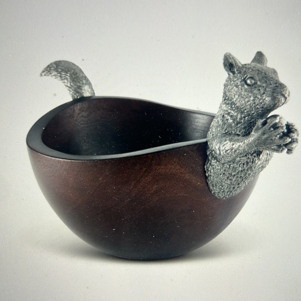 Squirrel head & tail nut bowl SM new in box
